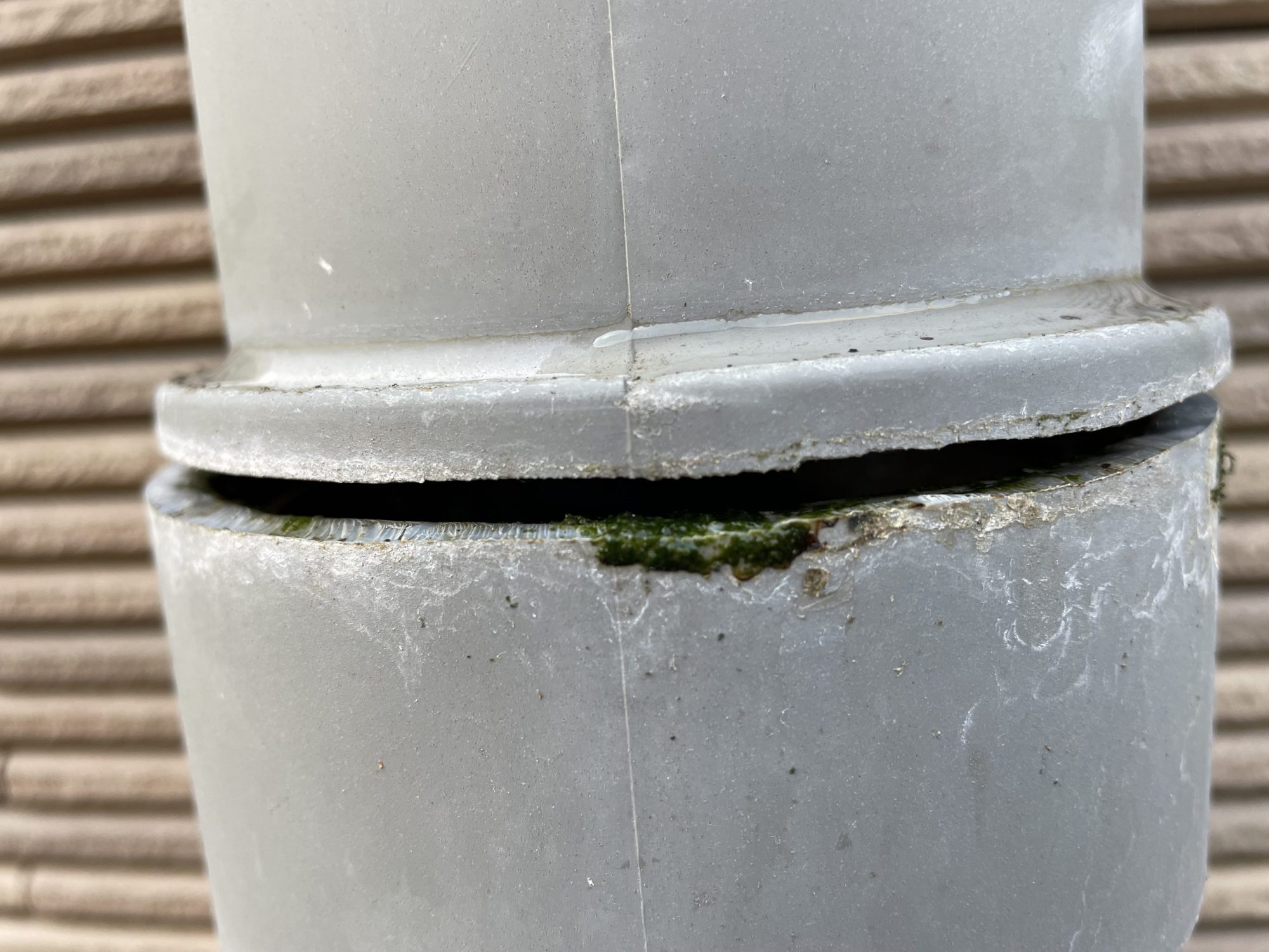 2階排水管💦水漏れ