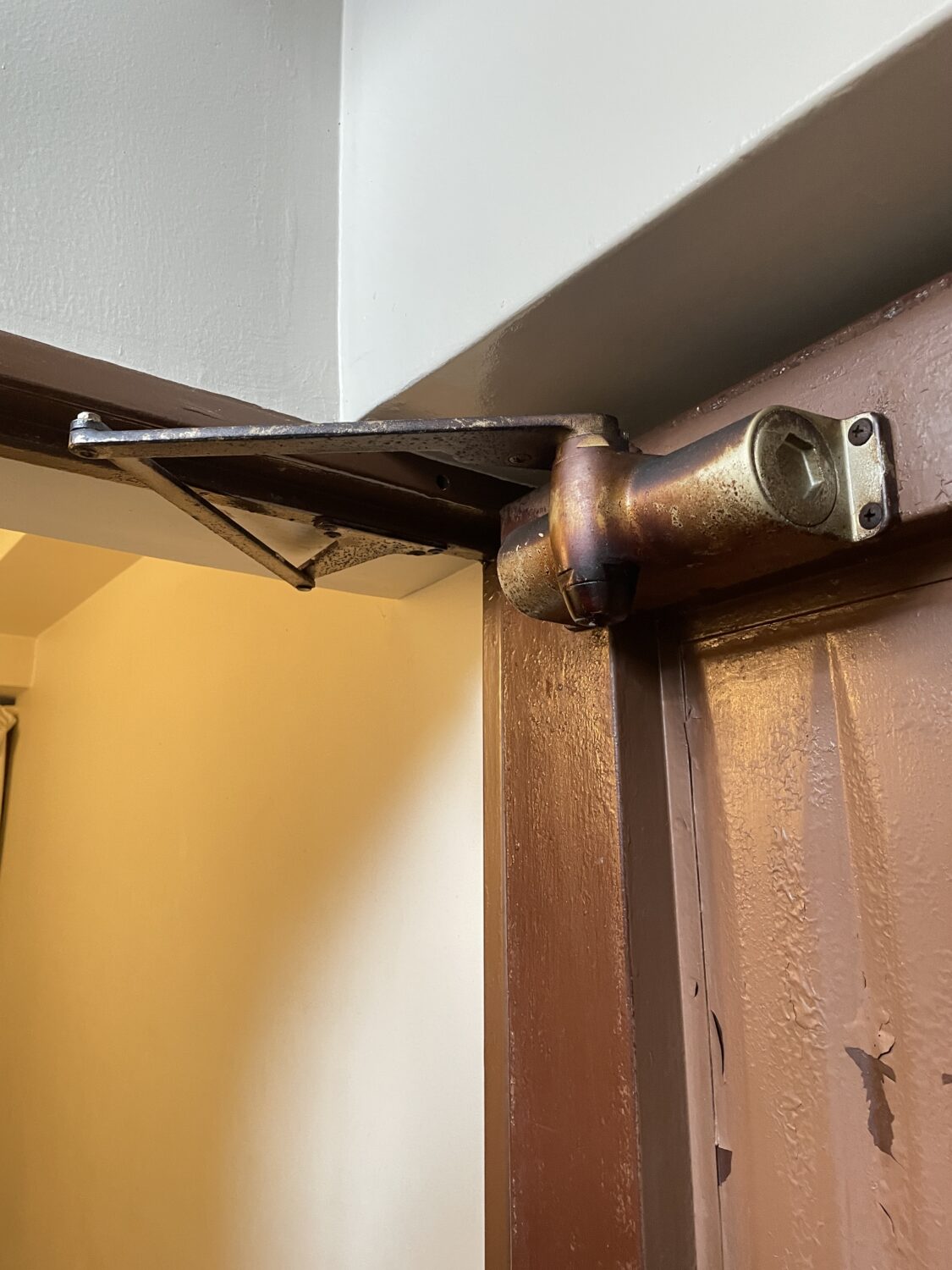 玄関ドアクローザー